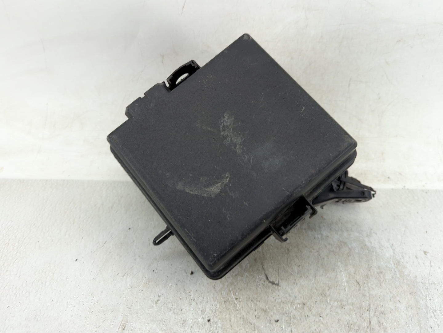 2016-2018 Hyundai Tucson Fusebox Fuse Box Panel Relay Module Fits Fits 2016 2017 2018 OEM Used Auto Parts - Oemusedautoparts
