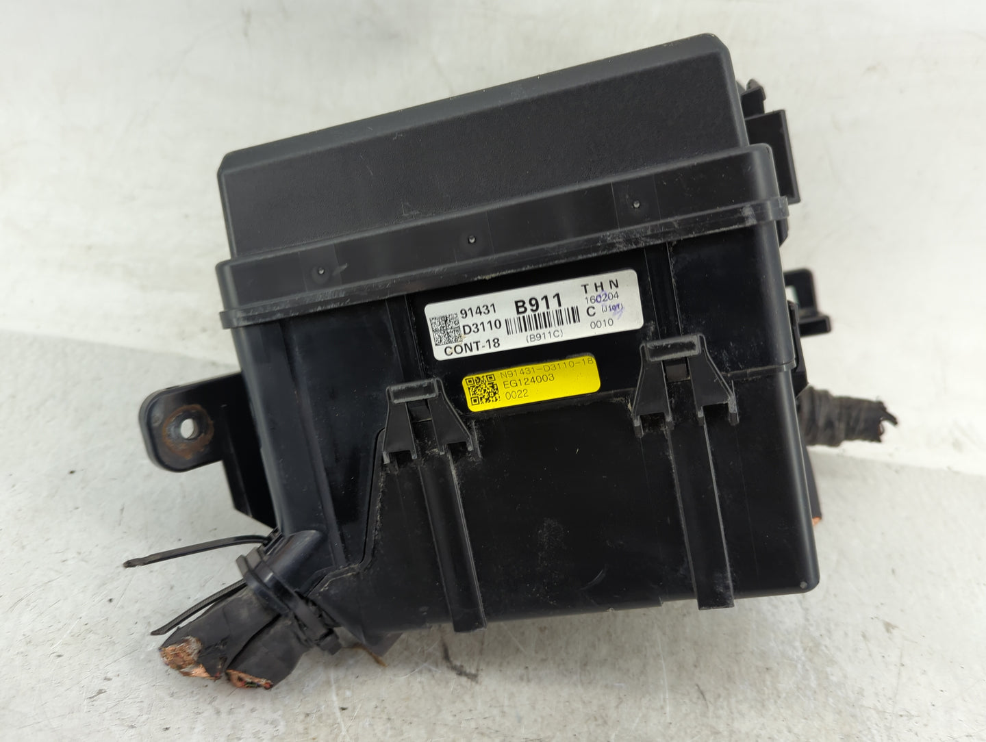 2016-2018 Hyundai Tucson Fusebox Fuse Box Panel Relay Module Fits Fits 2016 2017 2018 OEM Used Auto Parts - Oemusedautoparts