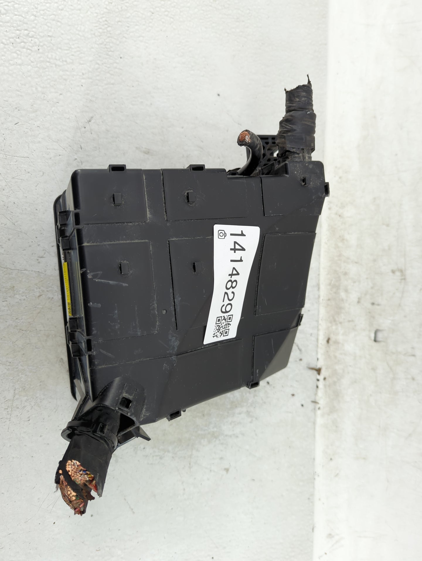 2016-2018 Hyundai Tucson Fusebox Fuse Box Panel Relay Module Fits Fits 2016 2017 2018 OEM Used Auto Parts - Oemusedautoparts