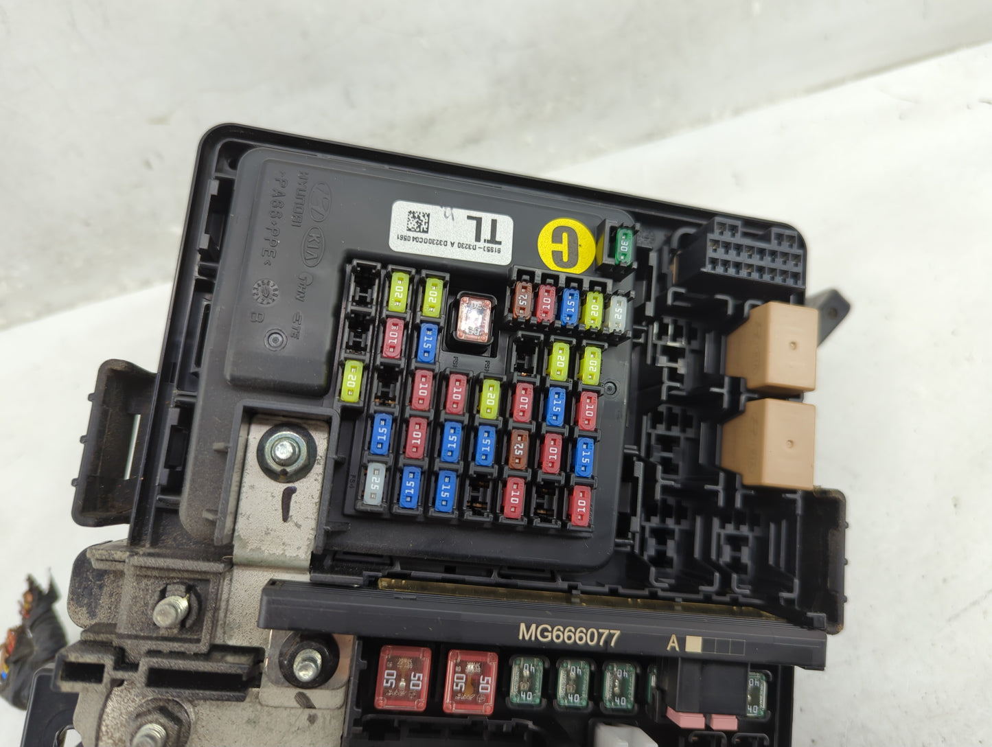 2016-2018 Hyundai Tucson Fusebox Fuse Box Panel Relay Module P/N:N91431-D3171 Fits Fits 2016 2017 2018 OEM Used Auto Parts -