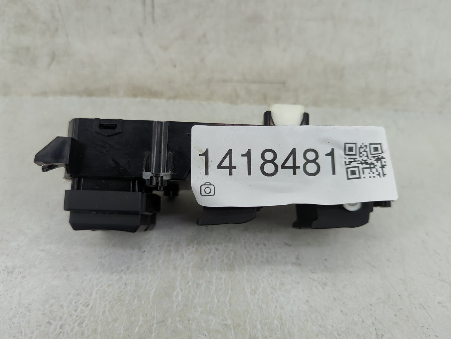 2016-2021 Hyundai Tucson Master Power Window Switch Replacement Driver Side Left P/N:93570-D3070 Fits OEM Used Auto Parts - 