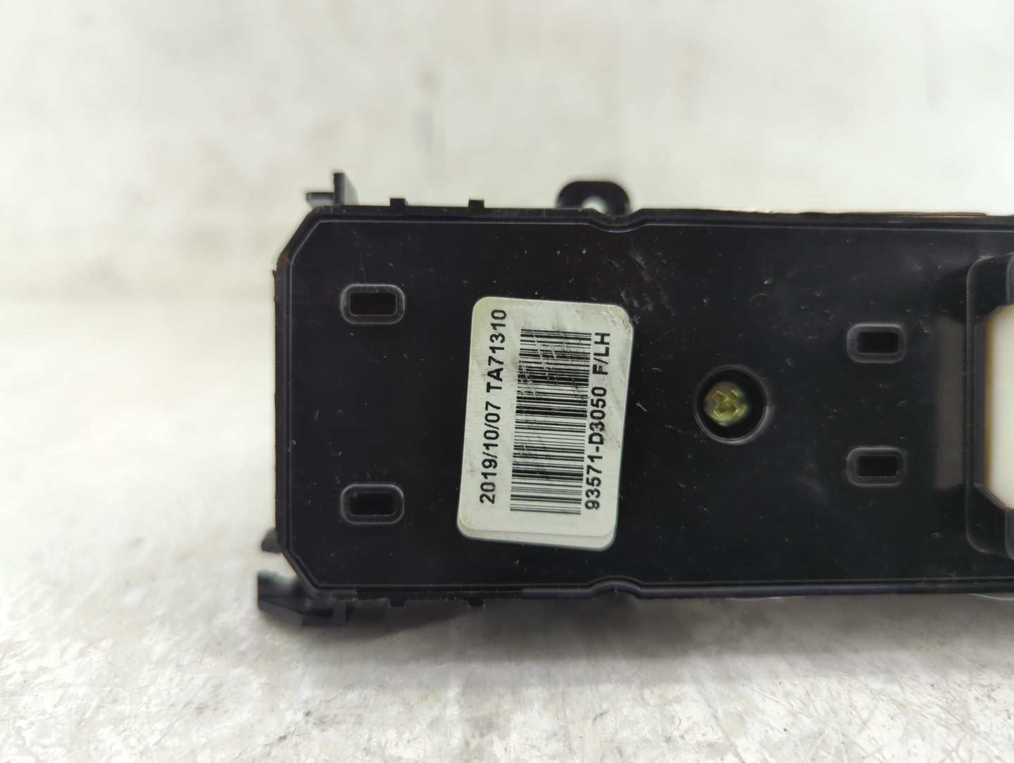 2016-2021 Hyundai Tucson Master Power Window Switch Replacement Driver Side Left P/N:93570-D3070 Fits OEM Used Auto Parts - 