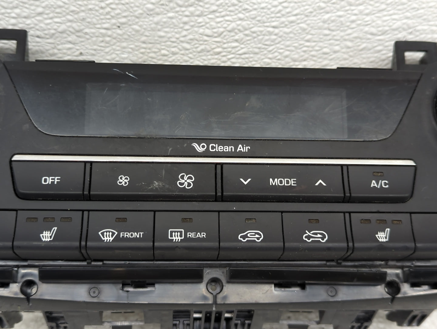 2016-2018 Hyundai Tucson Climate Control Module Temperature AC/Heater Replacement P/N:97250-D7XXX 97250-D3XXX Fits OEM Used 