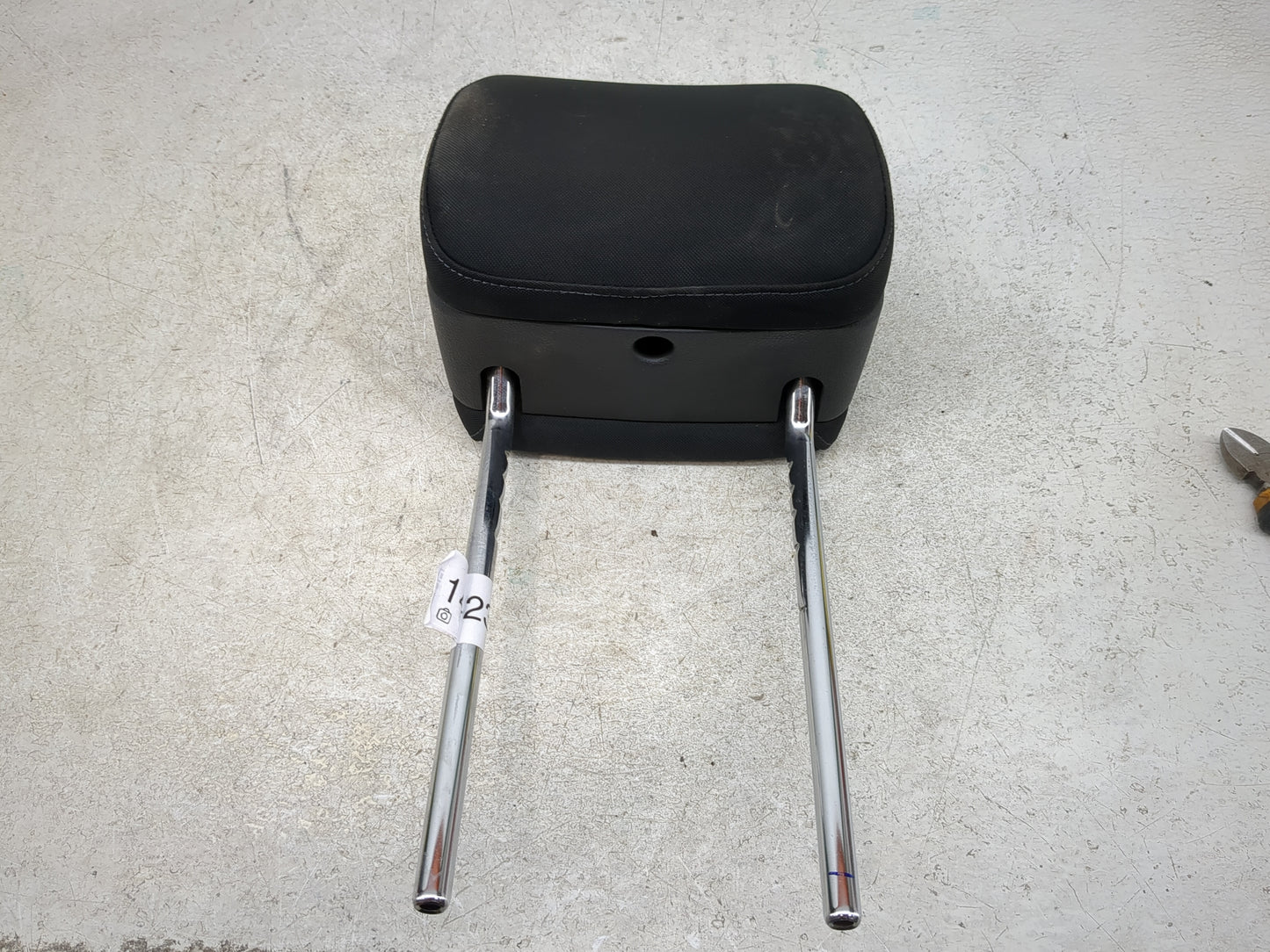 2016 Hyundai Tucson Headrest Head Rest Front Driver Seat Black - Oemusedautoparts1.com