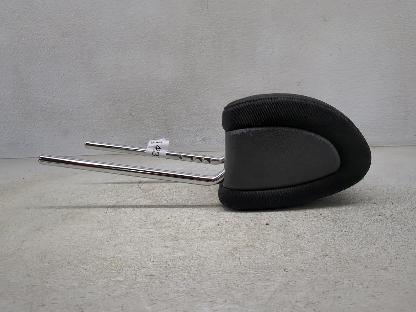 2016 Hyundai Tucson Headrest Head Rest Front Driver Seat Black - Oemusedautoparts1.com