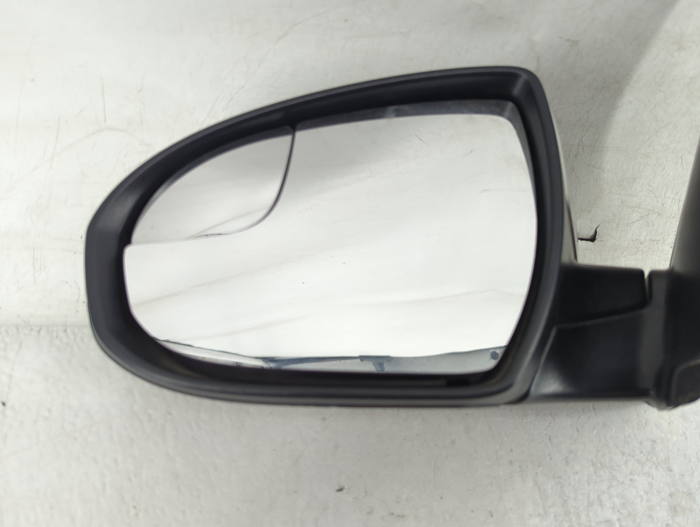 2016-2018 Hyundai Tucson Driver Side View Mirror - Left Door Mirror OEM Used - Oemusedautoparts1.com