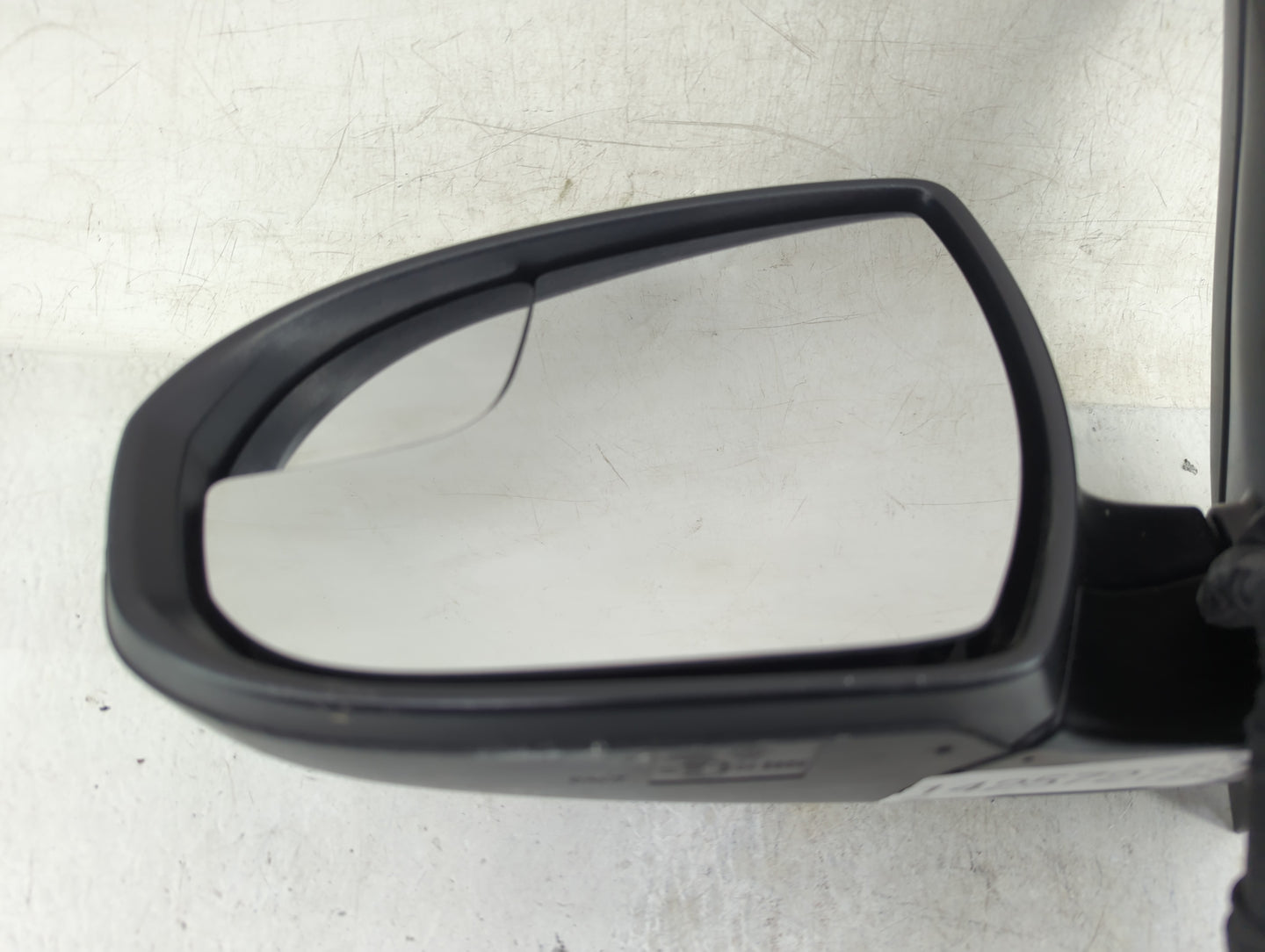 2016-2018 Hyundai Tucson Driver Side View Mirror - Left Door Mirror OEM Used - Oemusedautoparts1.com