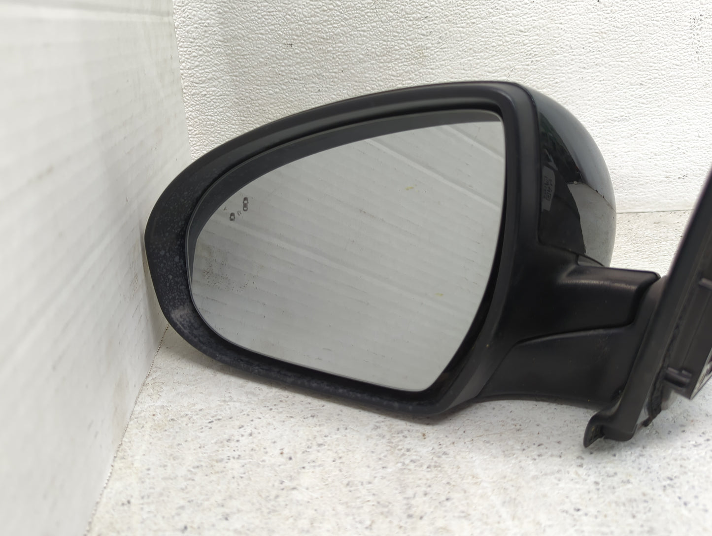 2016-2018 Hyundai Tucson Driver Side View Mirror - Left Door Mirror OEM Used - Oemusedautoparts1.com