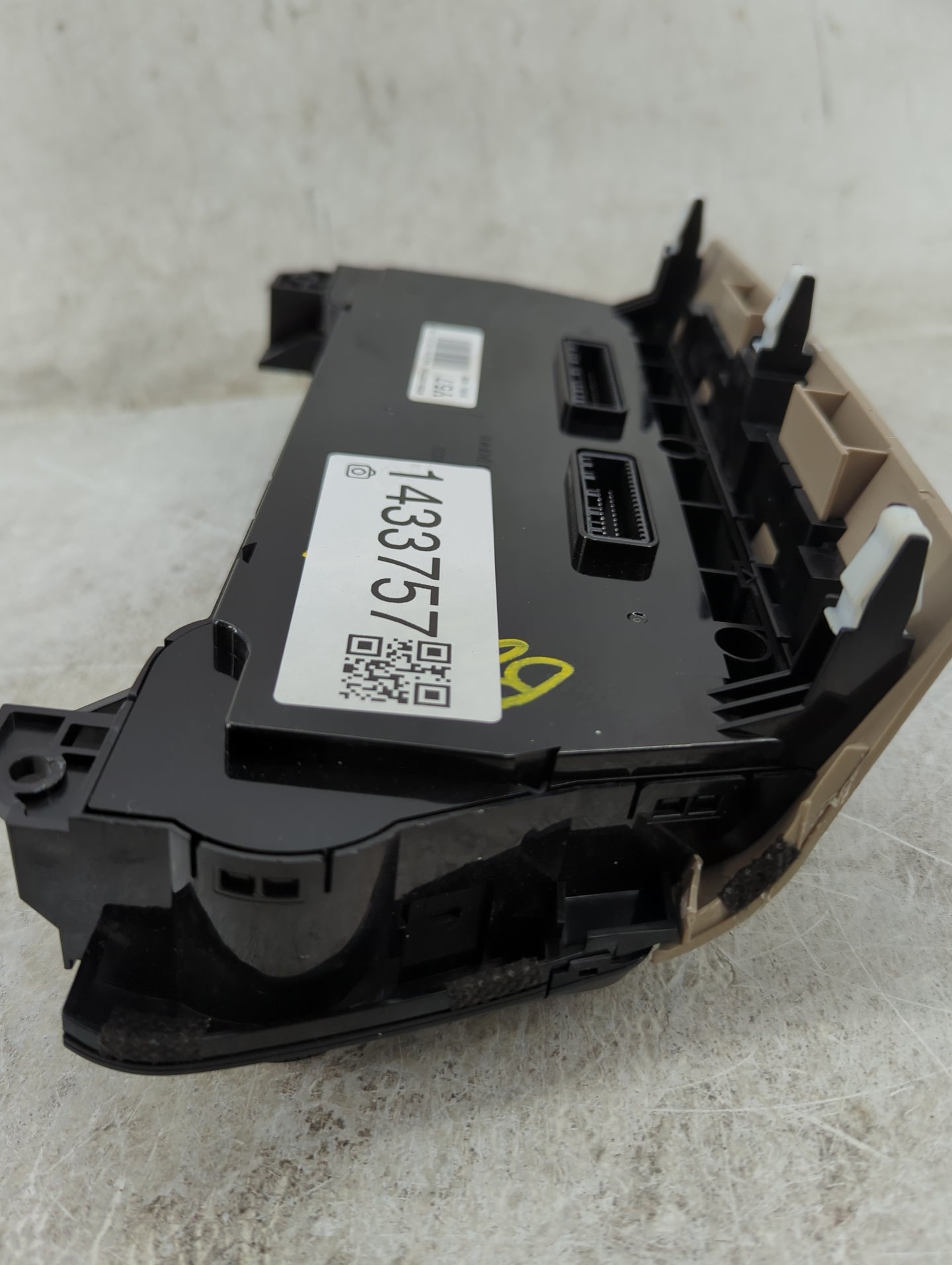 2016 Hyundai Tucson Climate Control Module Temperature AC/Heater Replacement P/N:97250-D3570YAK Fits OEM Used Auto Parts - O