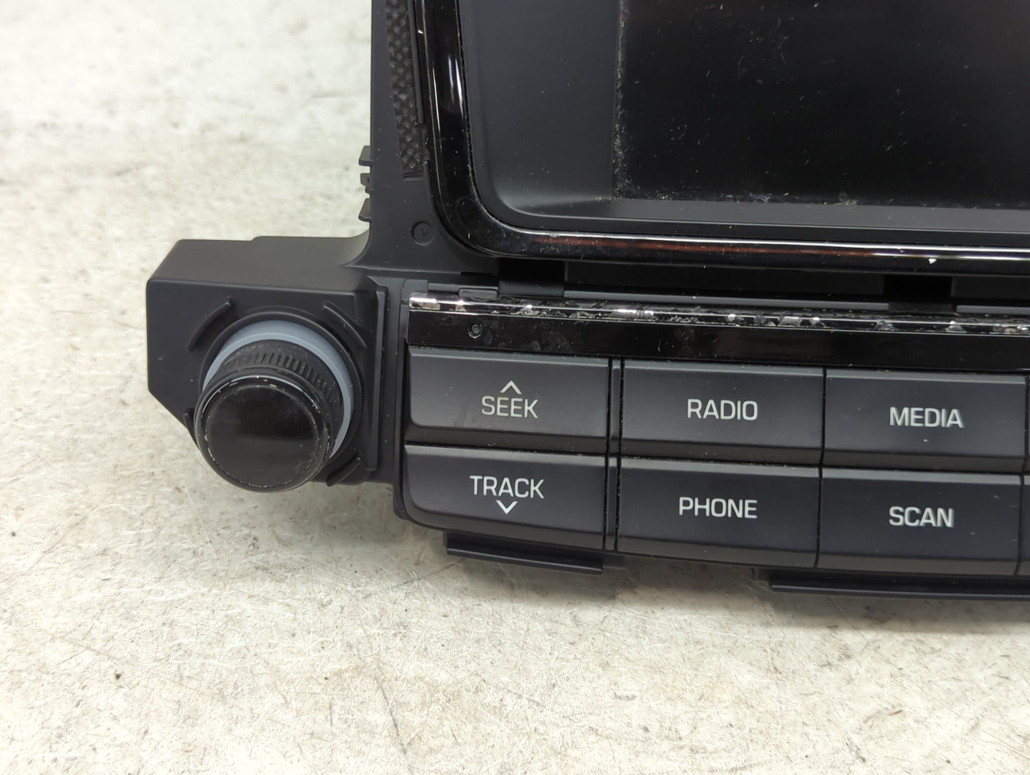 2016-2017 Hyundai Tucson Radio AM FM Cd Player Receiver Replacement P/N:96180-D31004X AC1B9D3AN Fits Fits 2016 2017 OEM Used