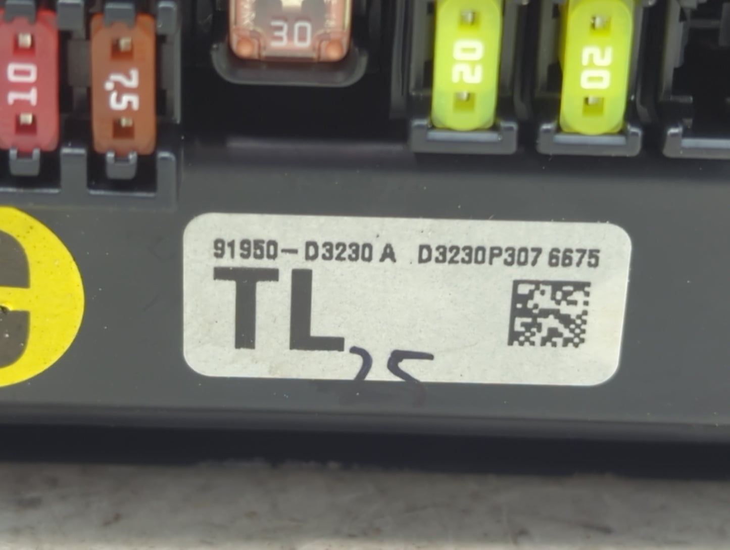 2016-2018 Hyundai Tucson Fusebox Fuse Box Panel Relay Module P/N:MG666077 91950-D3230, D3230P3076675 Fits Fits 2016 2017 201