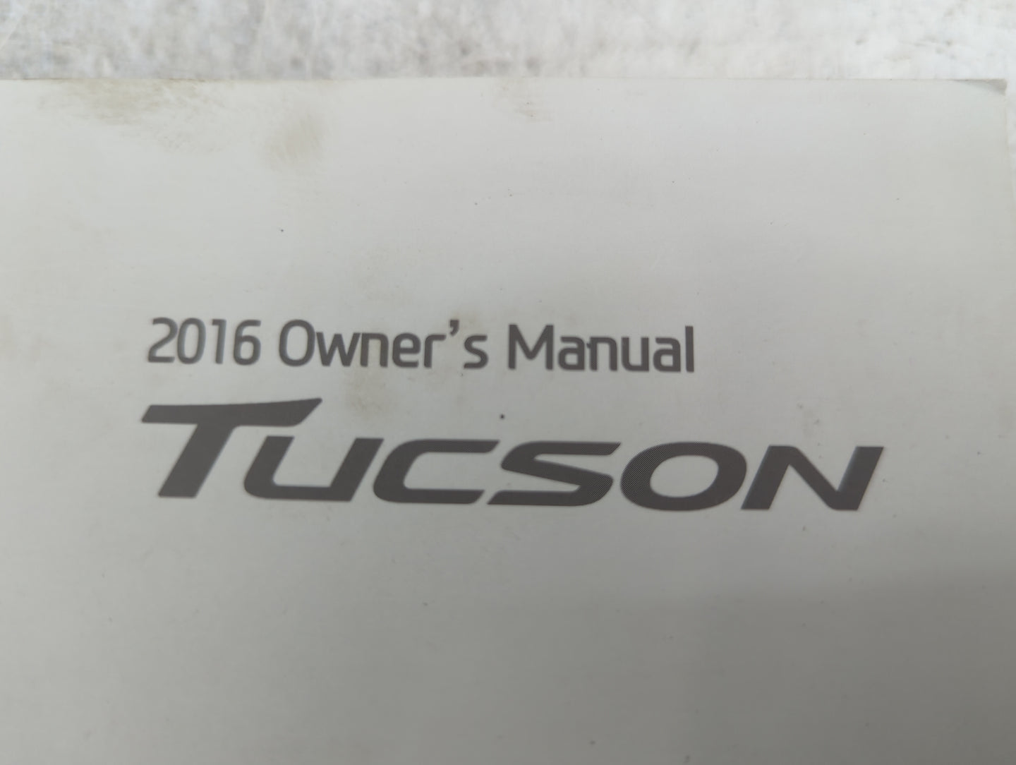 2016 Hyundai Tucson Owners Manual Book Guide P/N:GD30-EU56C OEM Used Auto Parts - Oemusedautoparts1.com