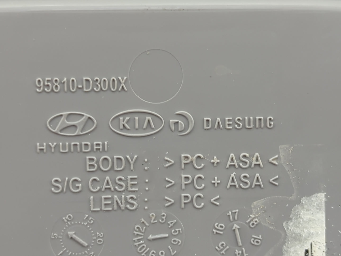 2016-2021 Hyundai Tucson Overhead Roof Console 1465839 - Oemusedautoparts1.com