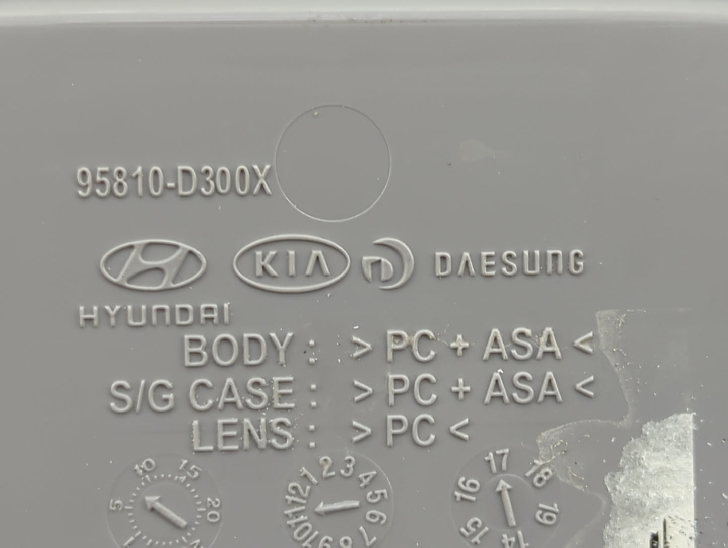 2016-2021 Hyundai Tucson Overhead Roof Console 1465839 - Oemusedautoparts1.com