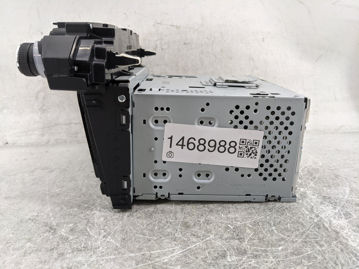 2016-2017 Hyundai Tucson Radio AM FM Cd Player Receiver Replacement P/N:96180-D31004X AC1B9D3AN Fits Fits 2016 2017 OEM Used