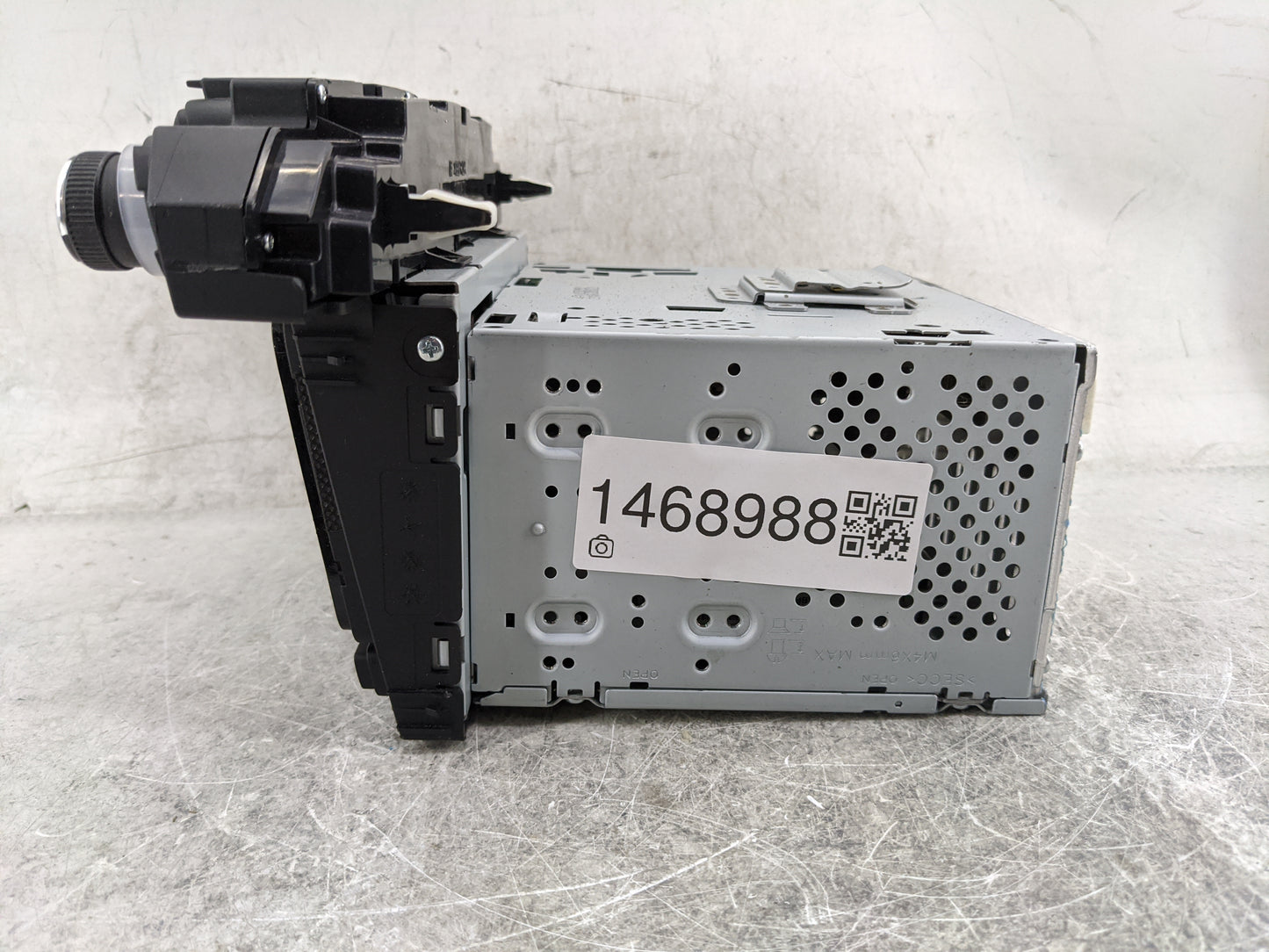 2016-2017 Hyundai Tucson Radio AM FM Cd Player Receiver Replacement P/N:96180-D31004X AC1B9D3AN Fits Fits 2016 2017 OEM Used