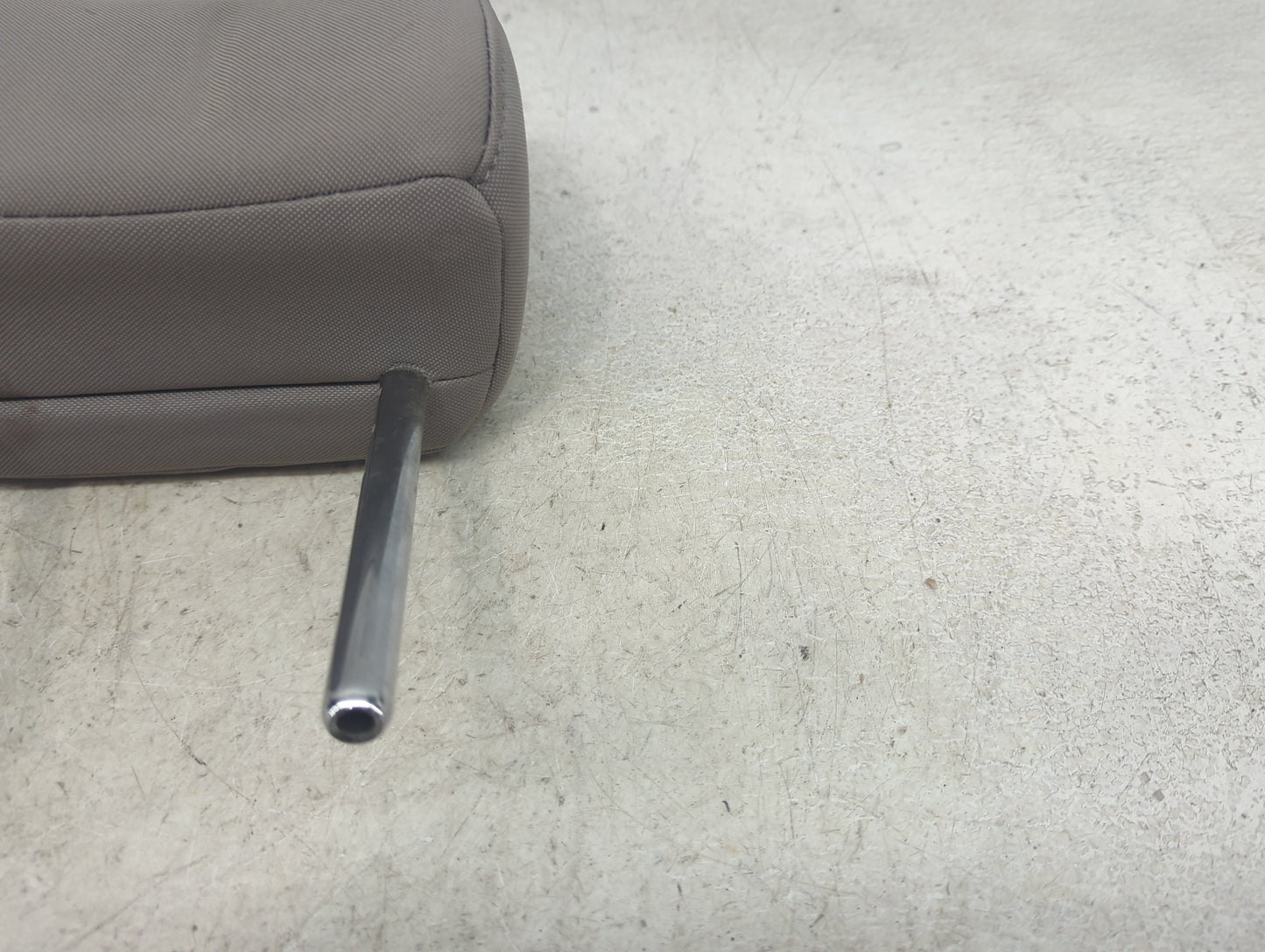 Hyundai Tucson Headrest Head Rest Front Driver Seat Gray 1472980 - Oemusedautoparts1.com
