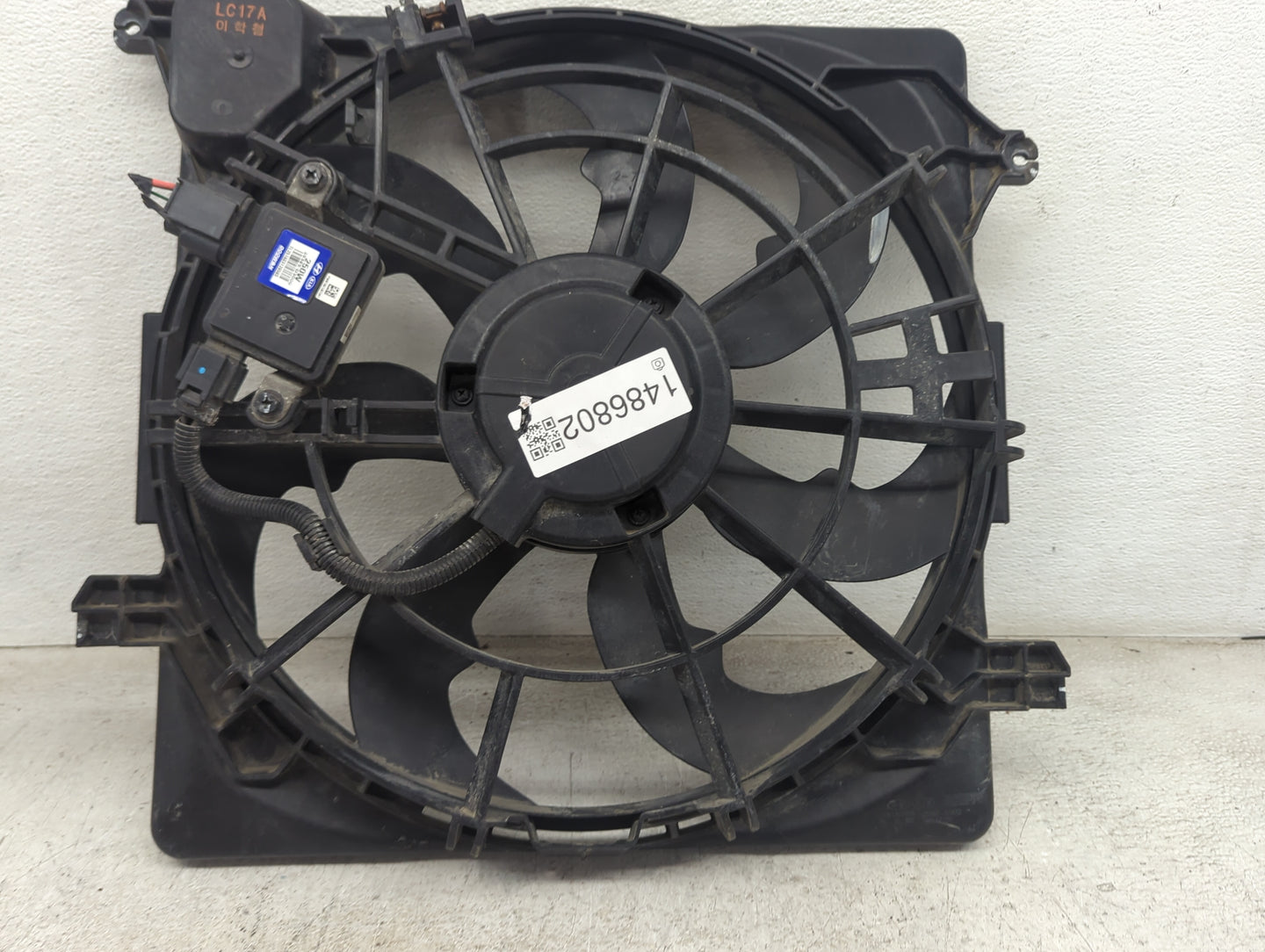 2016-2018 Hyundai Tucson Electric Radiator Cooling Fan Motor Assembly P/N:25380D3000 250W Fits Fits 2016 2017 2018 2019 2020