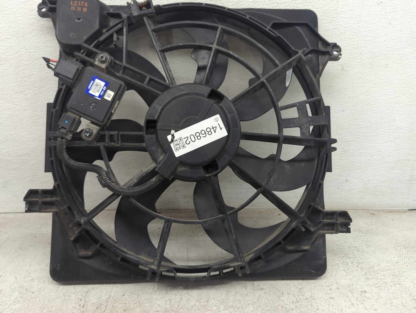 2016-2018 Hyundai Tucson Electric Radiator Cooling Fan Motor Assembly P/N:25380D3000 250W Fits Fits 2016 2017 2018 2019 2020