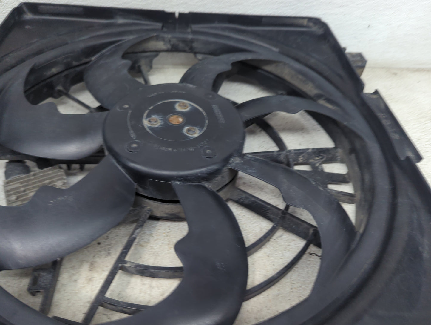 2016-2018 Hyundai Tucson Electric Radiator Cooling Fan Motor Assembly P/N:25380D3000 250W Fits Fits 2016 2017 2018 2019 2020