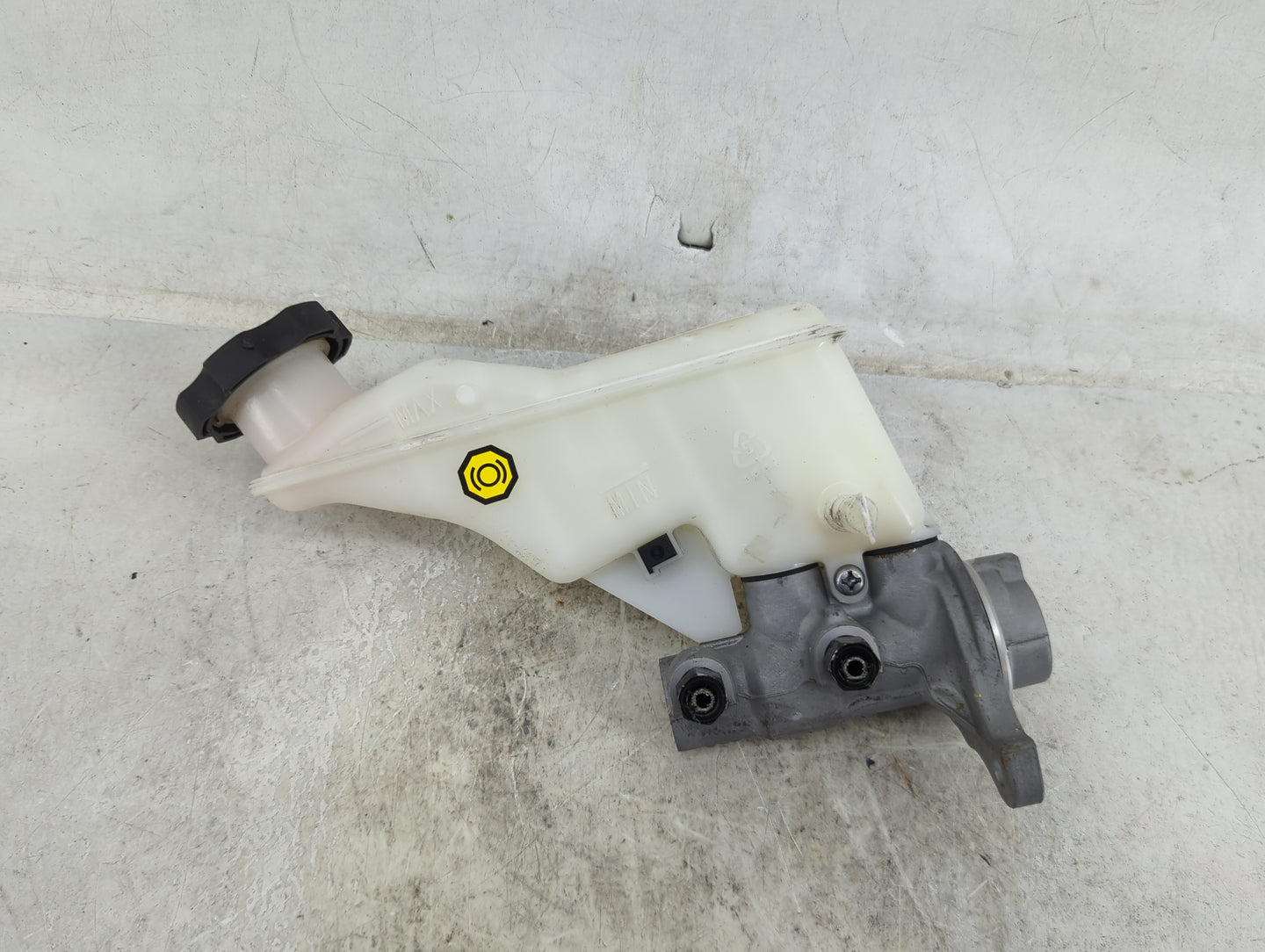 2016-2021 Hyundai Tucson Brake Master Cylinder 1490779 - Oemusedautoparts1.com