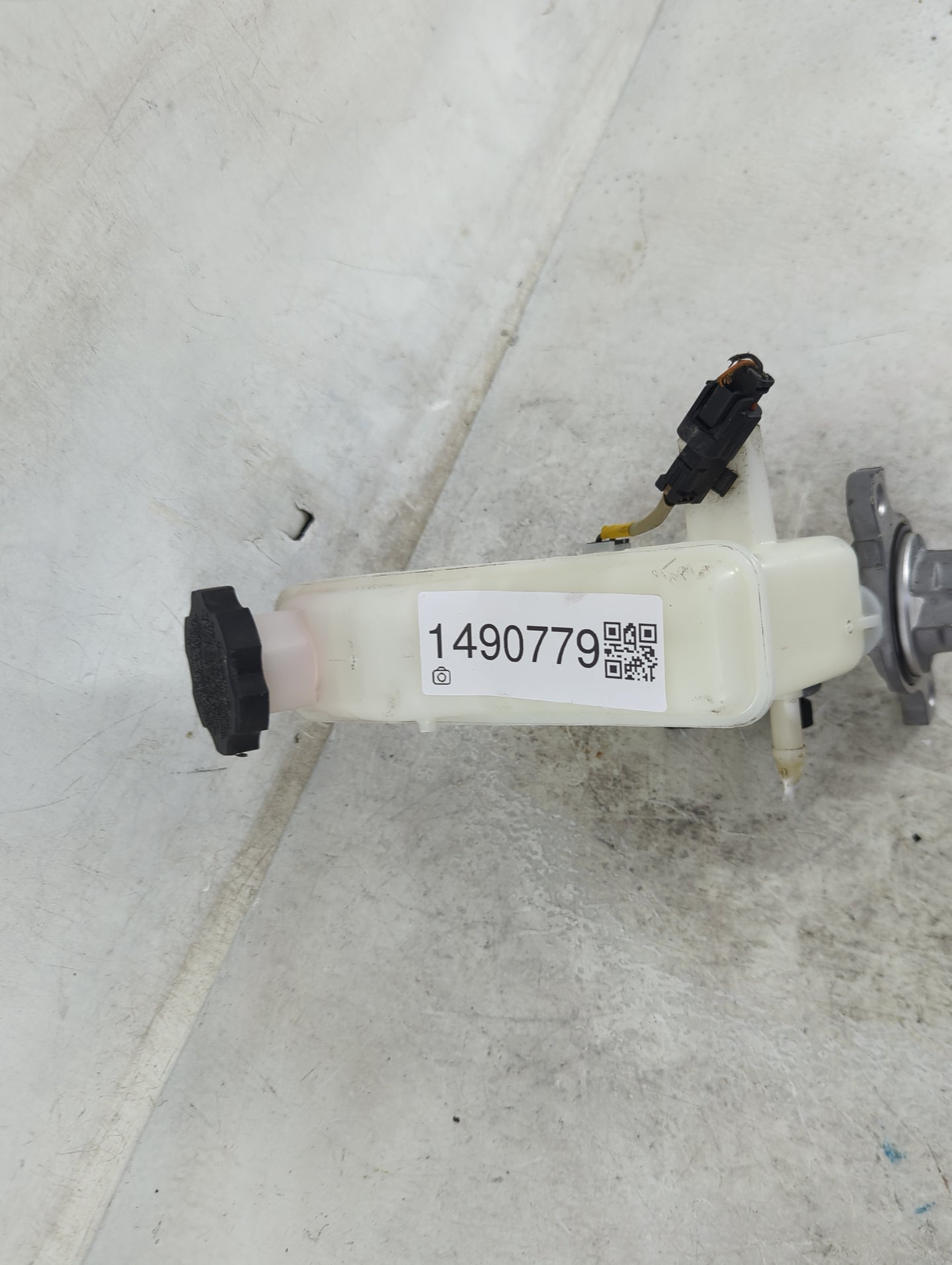 2016-2021 Hyundai Tucson Brake Master Cylinder 1490779 - Oemusedautoparts1.com
