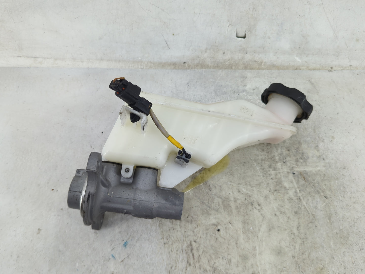 2016-2021 Hyundai Tucson Brake Master Cylinder 1490779 - Oemusedautoparts1.com