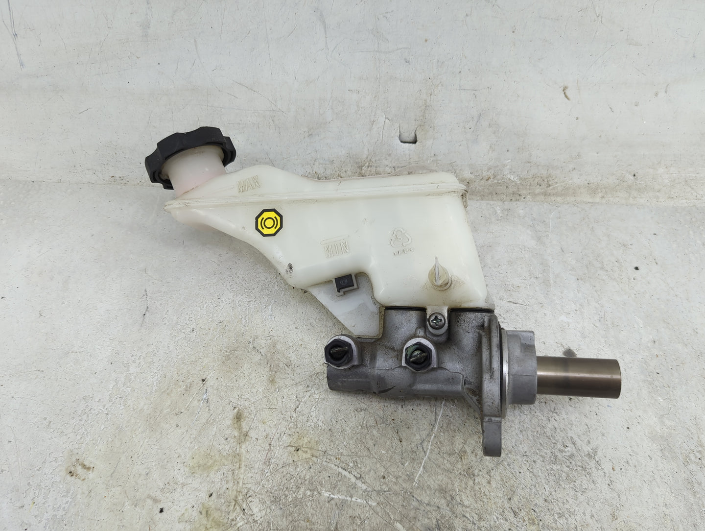 Hyundai Tucson Brake Master Cylinder 1496582 - Oemusedautoparts1.com