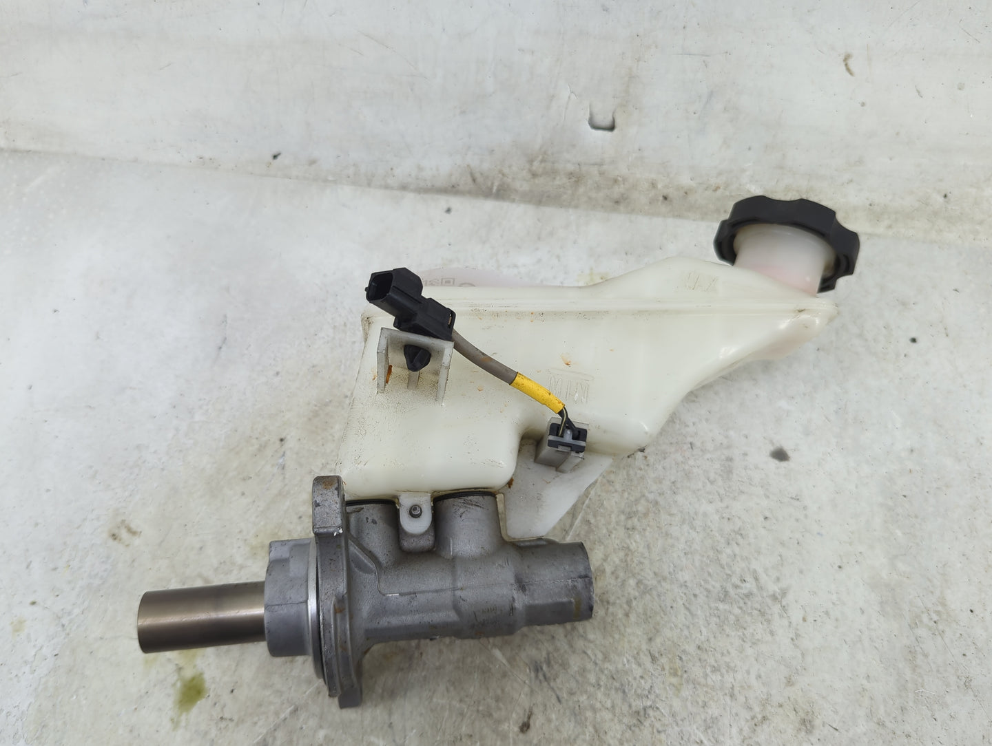 Hyundai Tucson Brake Master Cylinder 1496582 - Oemusedautoparts1.com