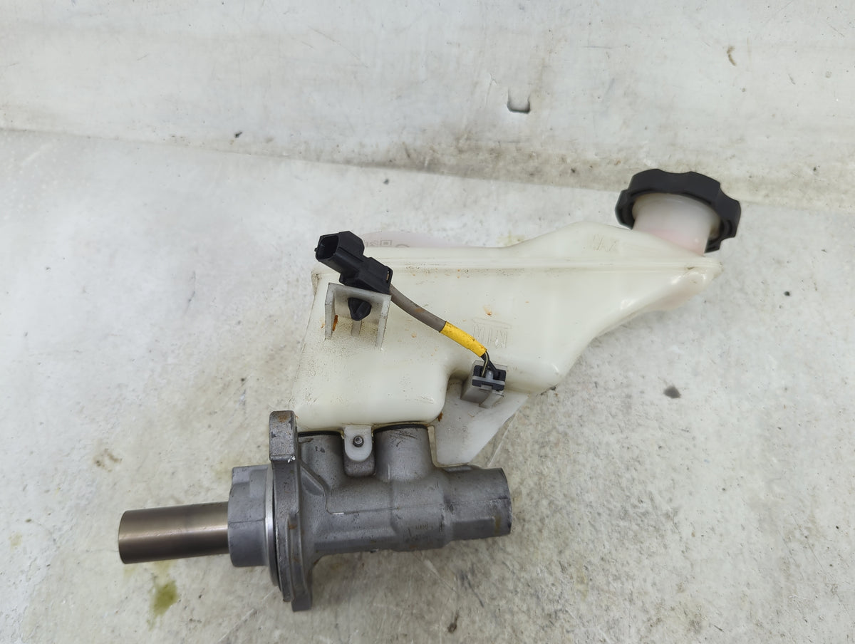 Hyundai Tucson Brake Master Cylinder 1496582 - Oemusedautoparts1.com