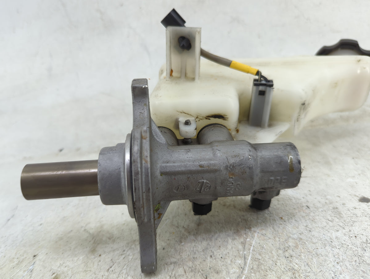 Hyundai Tucson Brake Master Cylinder 1496582 - Oemusedautoparts1.com