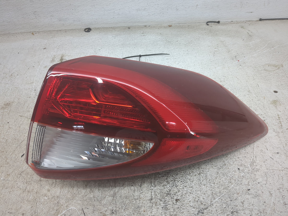 2016-2018 Hyundai Tucson Tail Light Assembly Passenger Right OEM P/N:92402-D31 Fits Fits 2016 2017 2018 OEM Used Auto Parts 