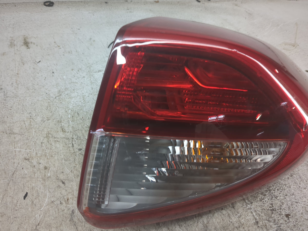 2016-2018 Hyundai Tucson Tail Light Assembly Passenger Right OEM P/N:92402-D31 Fits Fits 2016 2017 2018 OEM Used Auto Parts 