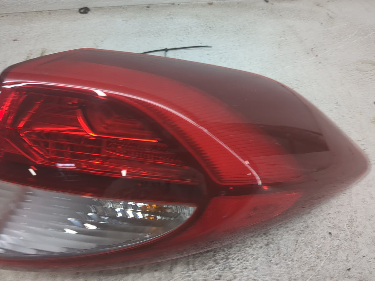 2016-2018 Hyundai Tucson Tail Light Assembly Passenger Right OEM P/N:92402-D31 Fits Fits 2016 2017 2018 OEM Used Auto Parts 