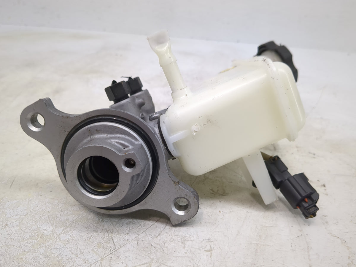 2016-2021 Hyundai Tucson Brake Master Cylinder 1518279 - Oemusedautoparts1.com
