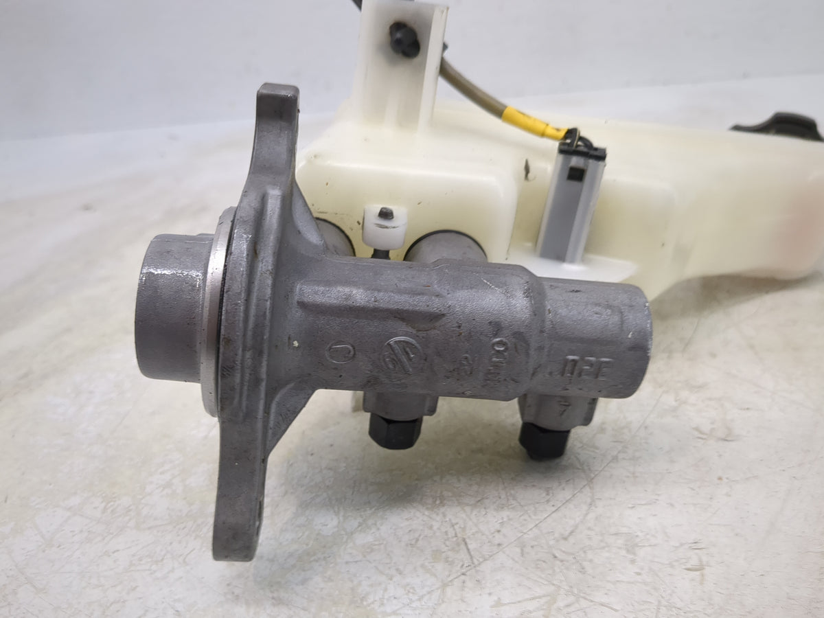 2016-2021 Hyundai Tucson Brake Master Cylinder 1518279 - Oemusedautoparts1.com