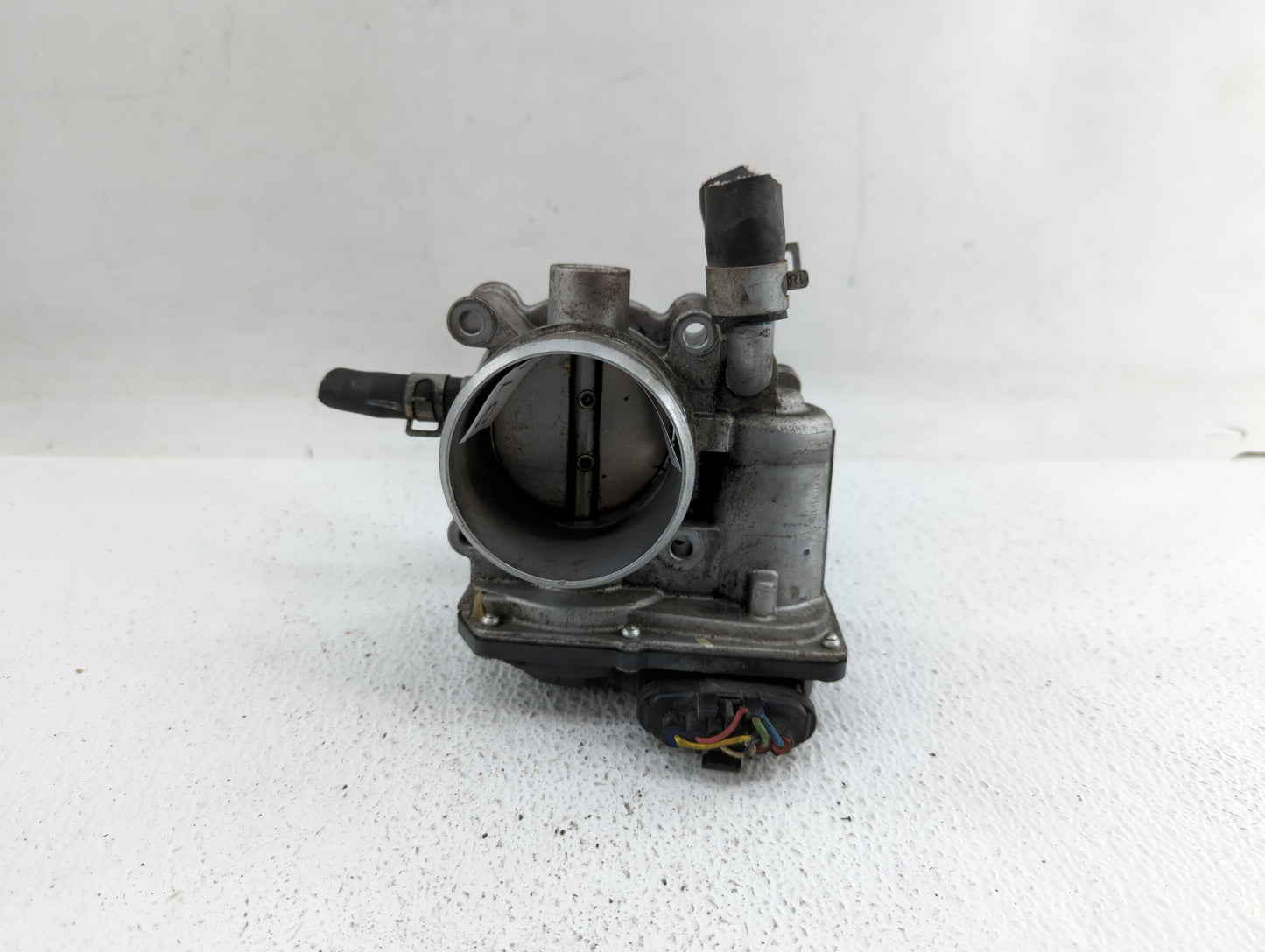 2016-2018 Hyundai Tucson Throttle Body P/N:35100-2B340 Fits Fits 2015 2016 2017 2018 2019 OEM Used Auto Parts - Oemusedautop