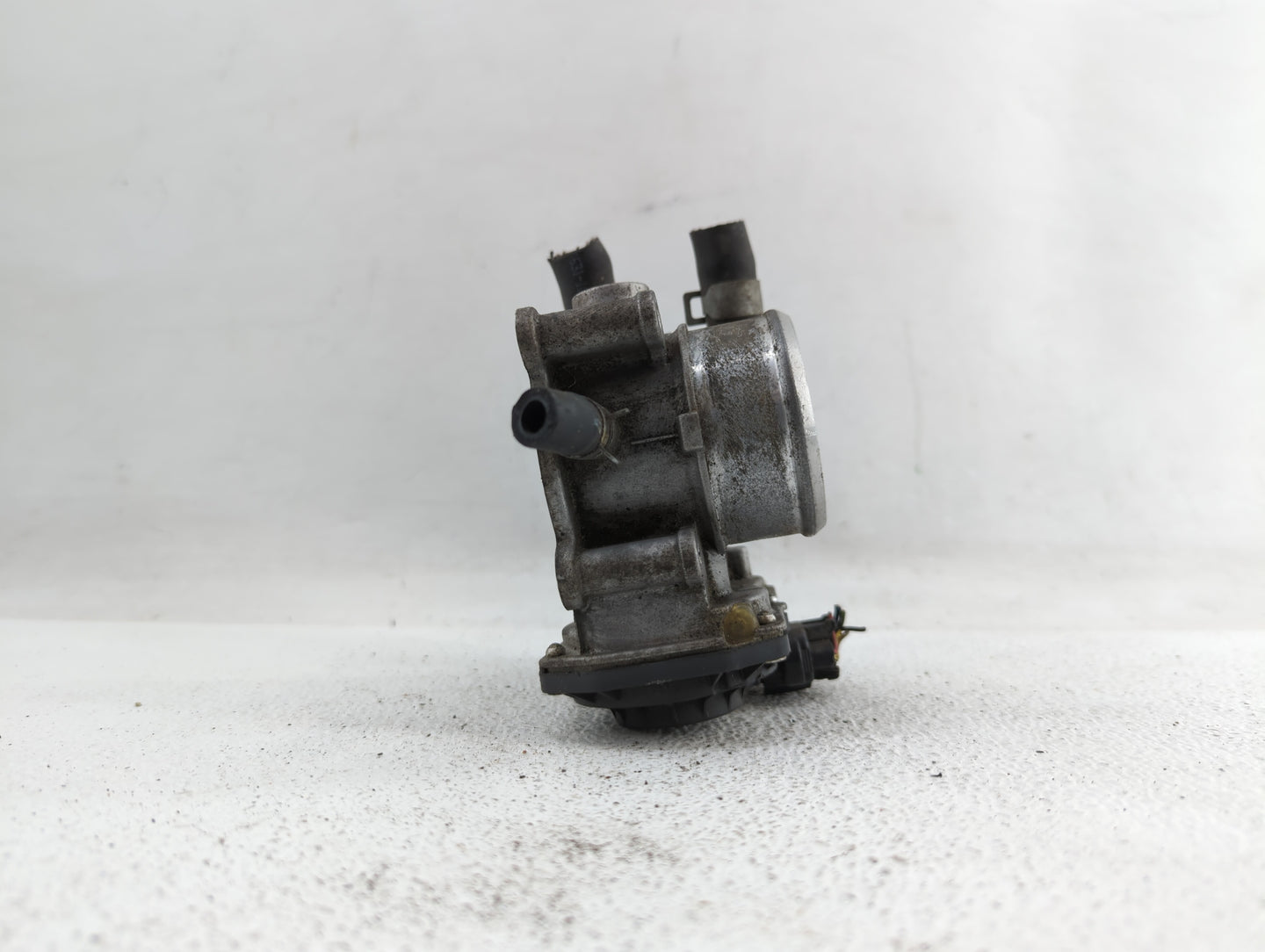 2016-2018 Hyundai Tucson Throttle Body P/N:35100-2B340 Fits Fits 2015 2016 2017 2018 2019 OEM Used Auto Parts - Oemusedautop