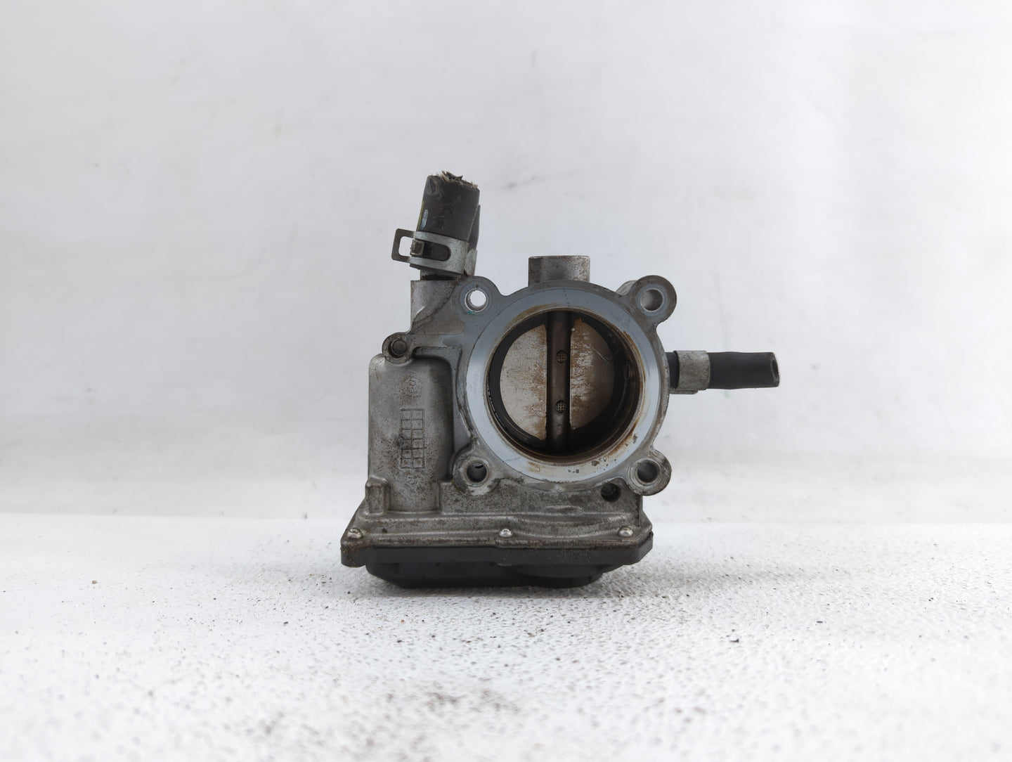 2016-2018 Hyundai Tucson Throttle Body P/N:35100-2B340 Fits Fits 2015 2016 2017 2018 2019 OEM Used Auto Parts - Oemusedautop
