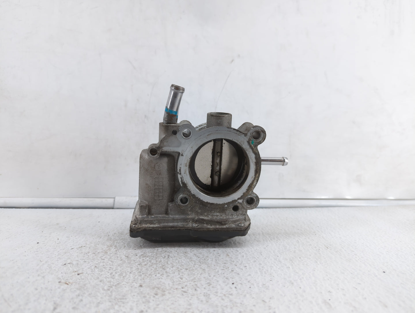 2016-2018 Hyundai Tucson Throttle Body P/N:35100-2B340 Fits Fits 2015 2016 2017 2018 2019 OEM Used Auto Parts - Oemusedautop