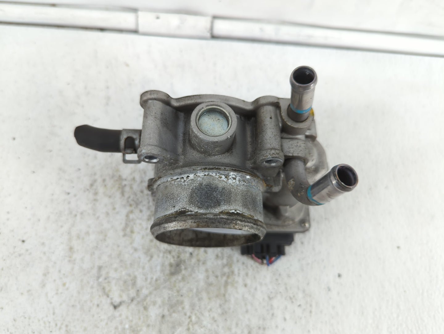 2016-2018 Hyundai Tucson Throttle Body P/N:35100-2B340 Fits Fits 2015 2016 2017 2018 2019 OEM Used Auto Parts - Oemusedautop