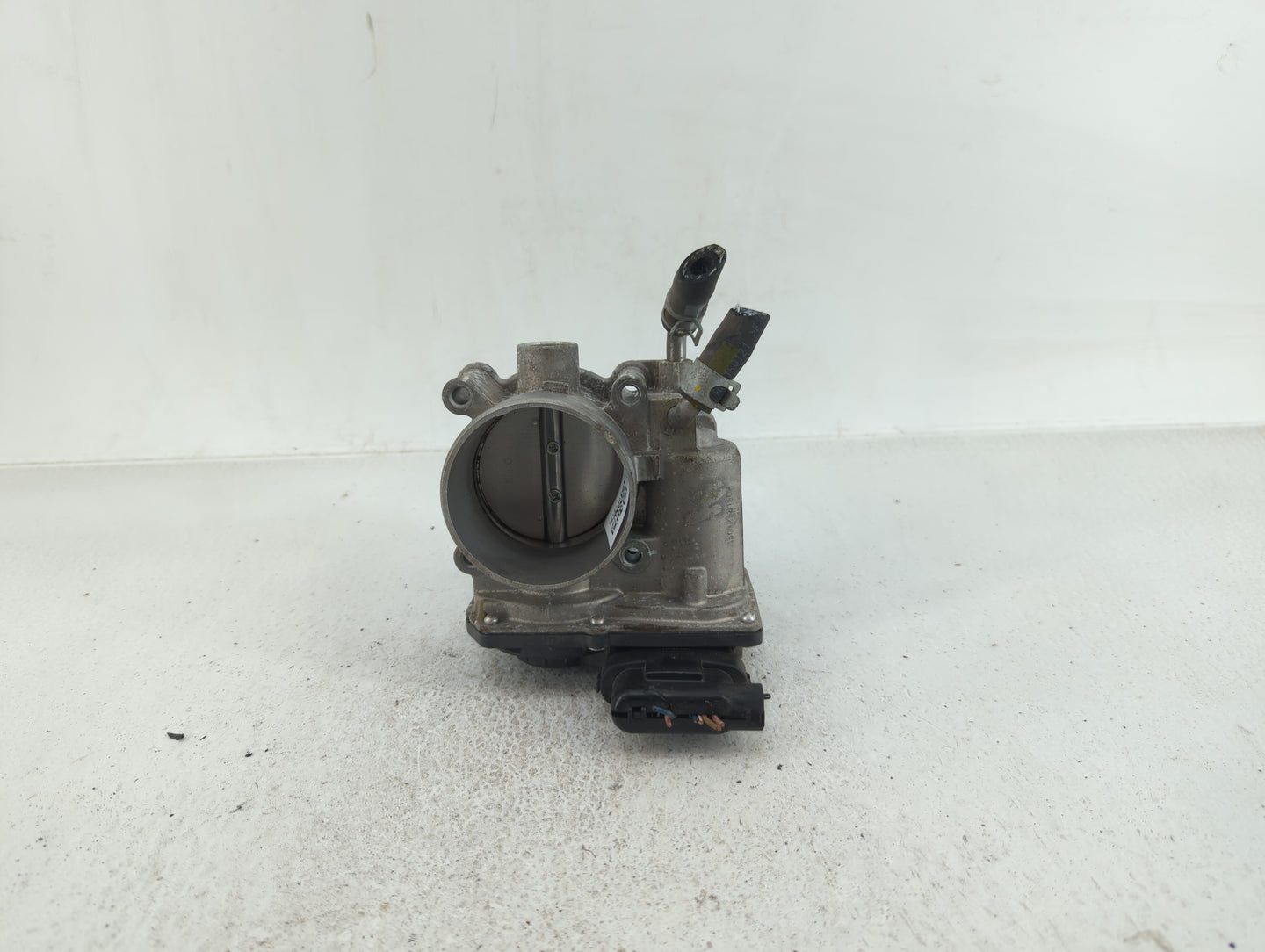 2014-2021 Hyundai Tucson Throttle Body P/N:35100-2E000 35100-2E710 Fits OEM Used Auto Parts - Oemusedautoparts1.com