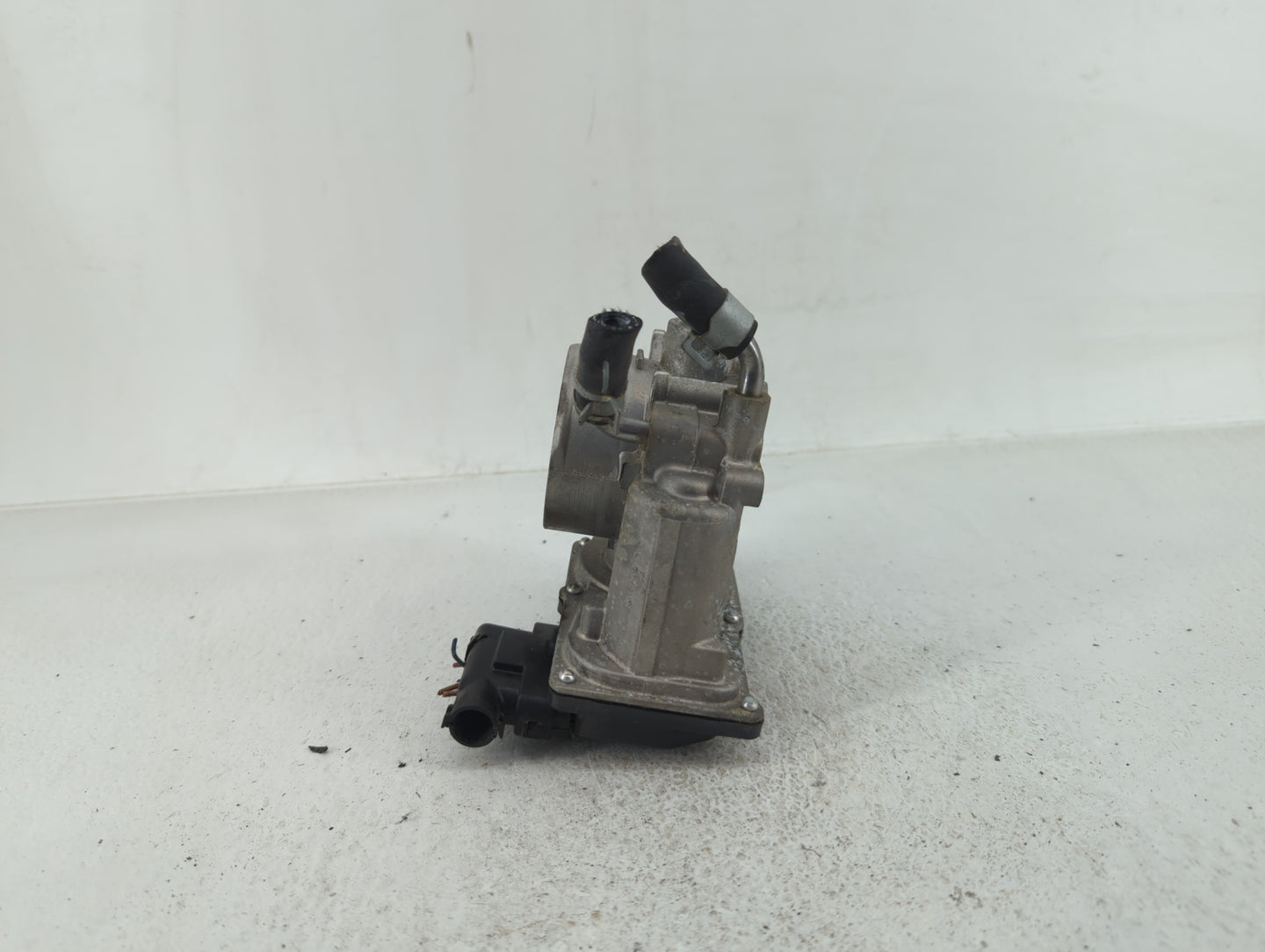 2014-2021 Hyundai Tucson Throttle Body P/N:35100-2E000 35100-2E710 Fits OEM Used Auto Parts - Oemusedautoparts1.com