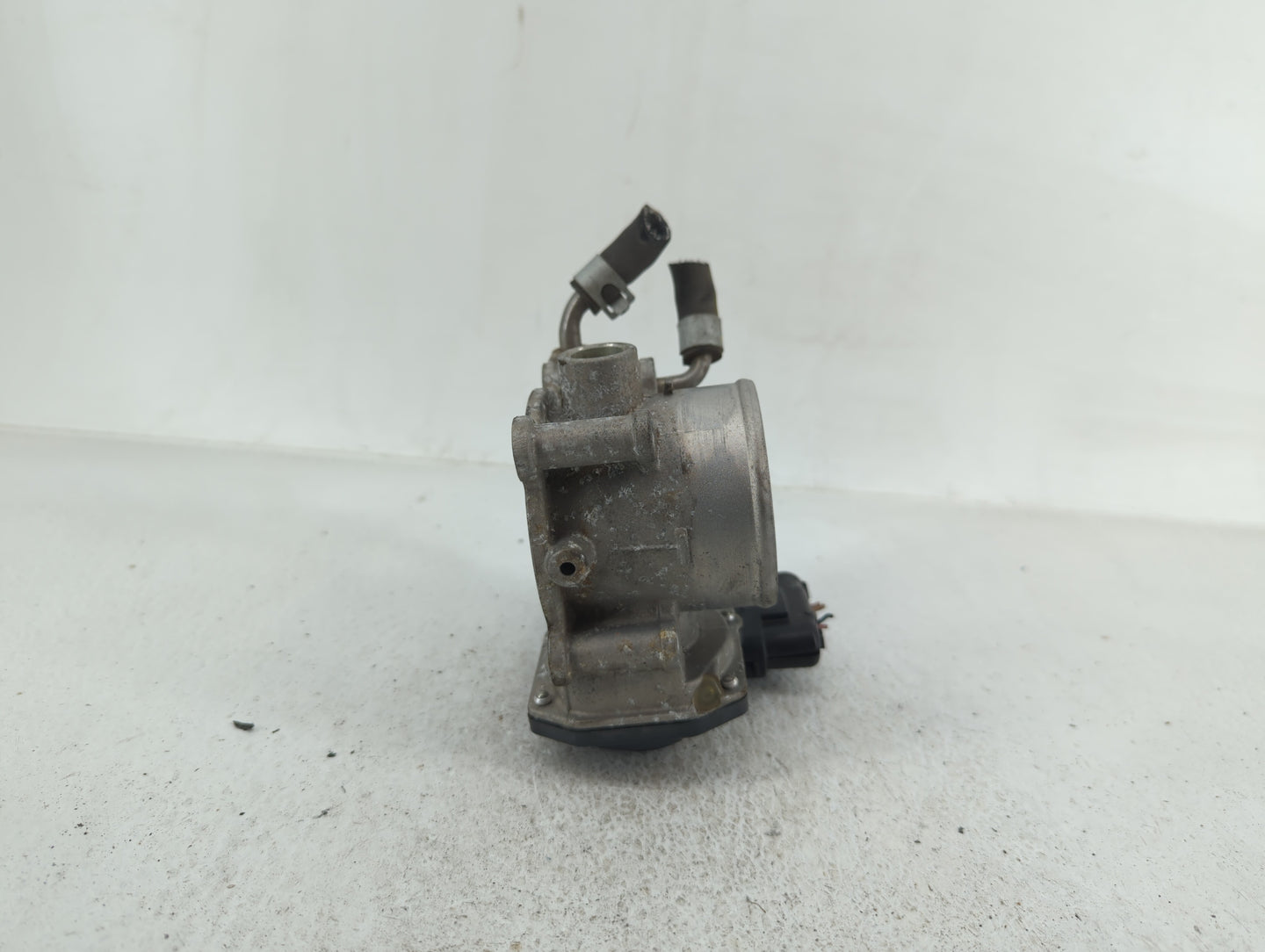 2014-2021 Hyundai Tucson Throttle Body P/N:35100-2E000 35100-2E710 Fits OEM Used Auto Parts - Oemusedautoparts1.com