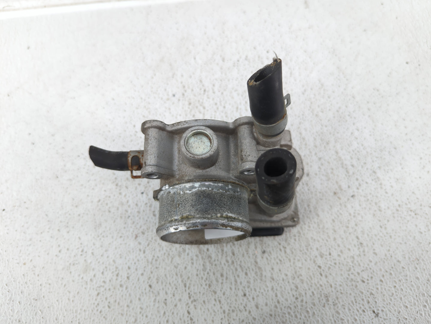 2016-2018 Hyundai Tucson Throttle Body P/N:35100-2B340 Fits Fits 2015 2016 2017 2018 2019 2020 2021 2022 OEM Used Auto Parts