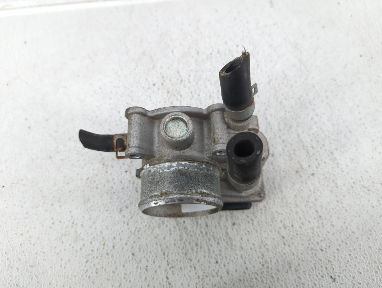 2016-2018 Hyundai Tucson Throttle Body P/N:35100-2B340 Fits Fits 2015 2016 2017 2018 2019 2020 2021 2022 OEM Used Auto Parts
