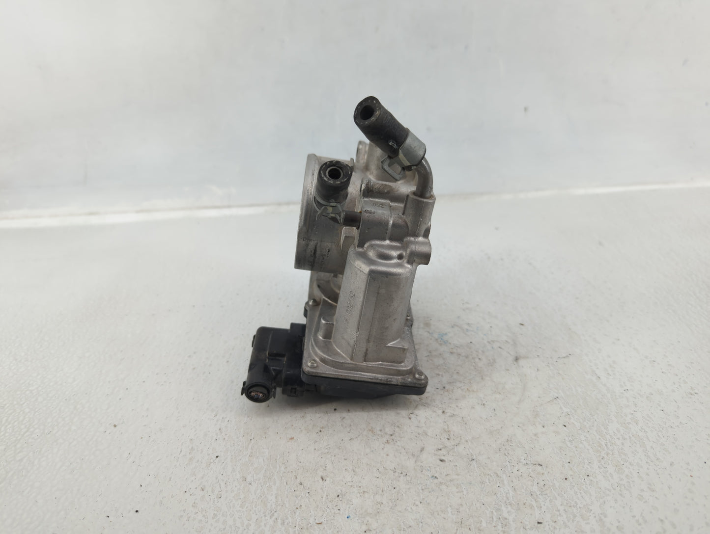 2014-2021 Hyundai Tucson Throttle Body P/N:35100-2E000 Fits Fits 2011 2012 2013 2014 2015 2016 2017 2018 2019 2020 2021 OEM 