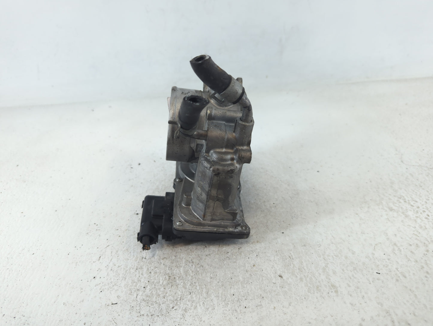 2014-2021 Hyundai Tucson Throttle Body P/N:35100-2E000 Fits Fits 2011 2012 2013 2014 2015 2016 2017 2018 2019 2020 2021 OEM 