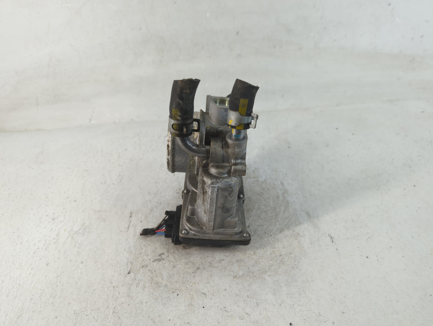 2016-2018 Hyundai Tucson Throttle Body P/N:35100-2B340 Fits Fits 2015 2016 2017 2018 2019 2020 2021 2022 OEM Used Auto Parts