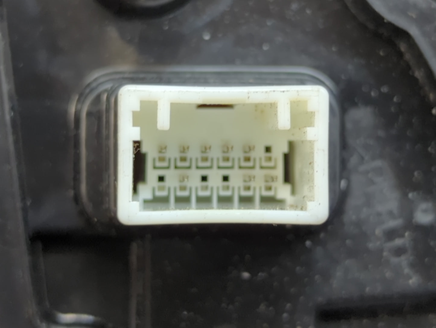 2016-2018 Hyundai Tucson Driver Side View Mirror - Left Door Mirror OEM Used - Oemusedautoparts1.com